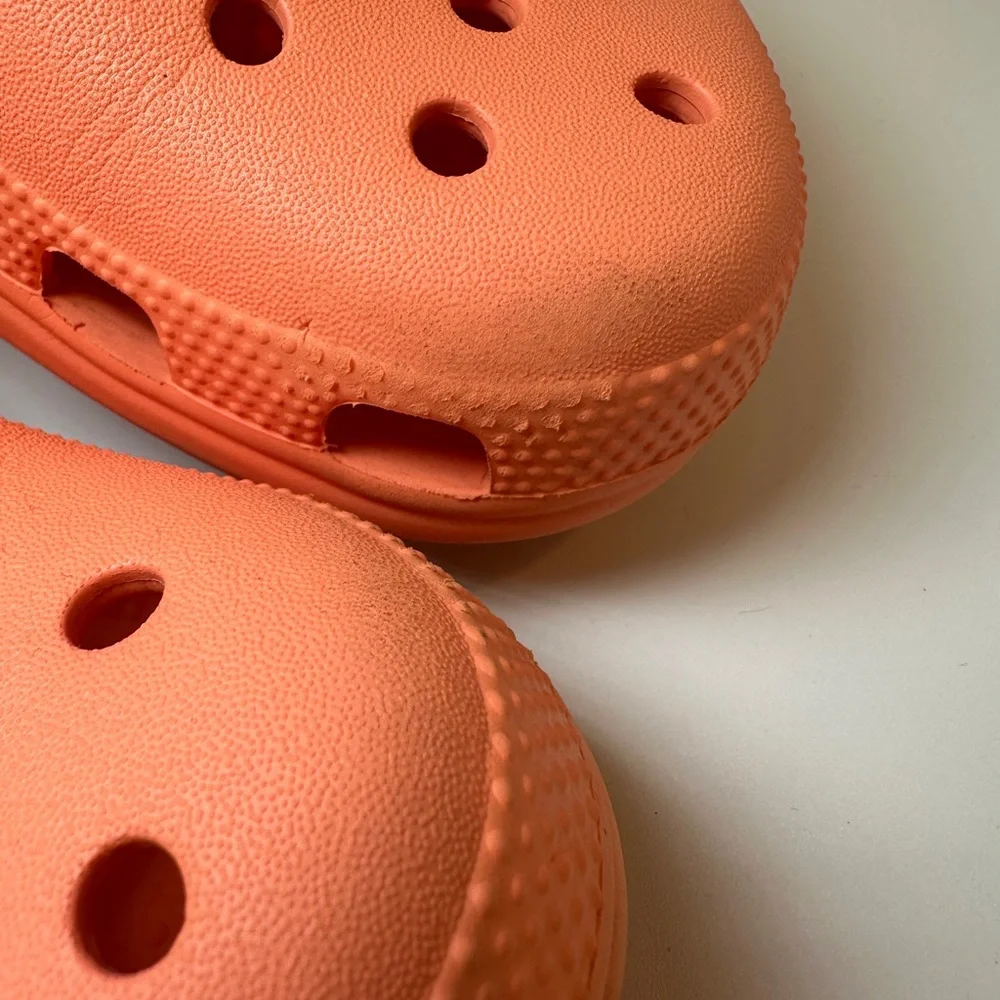 Crocs Classic Size Women’s 7 Men’s 5 Solid Orange Coral Salmon‎ Clogs - Picture 3 of 10